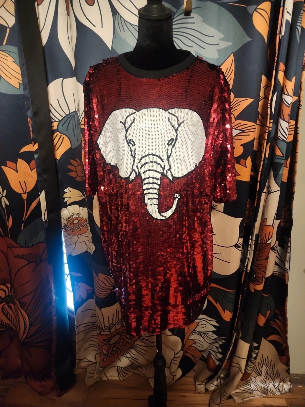 Crimson Sequin Elephant Graphic Casual Dress
